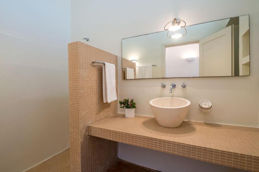 Ostraco, Beachfront House 50m From The Beach *